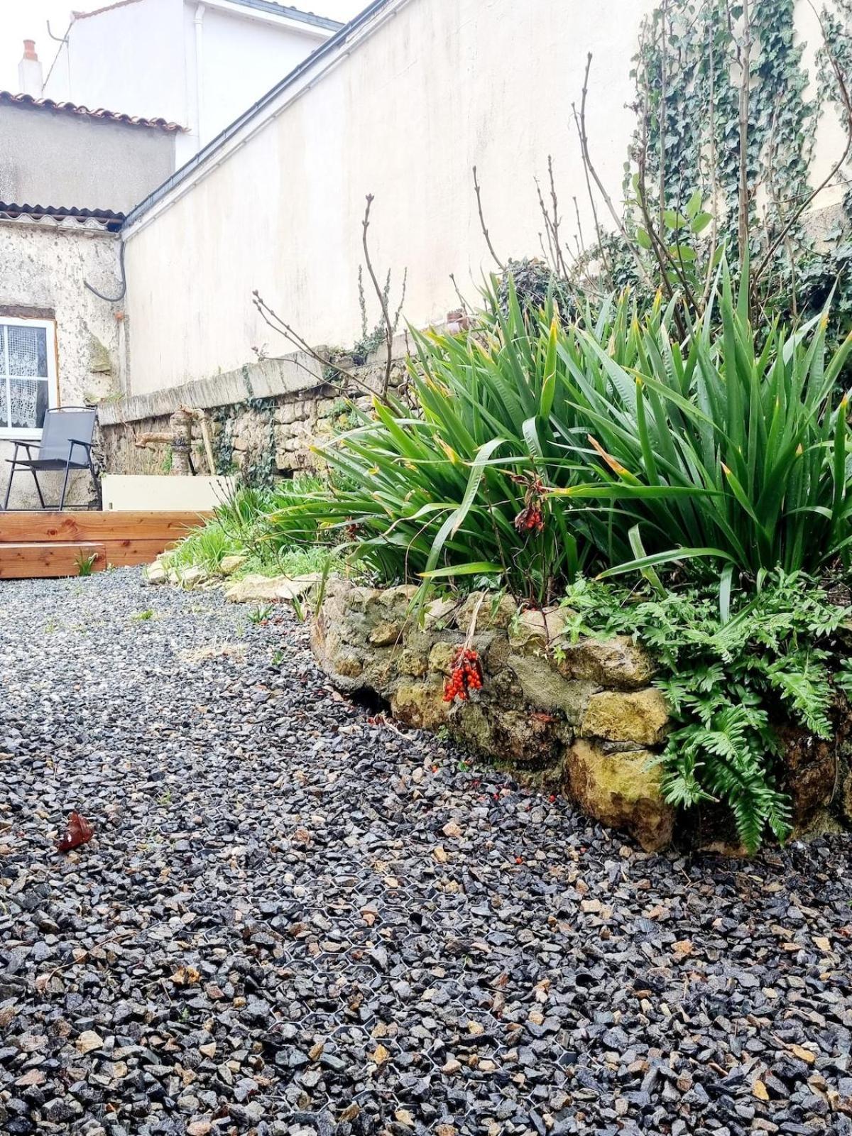Jolie Maison Renovee Avec Jardin Esnandes