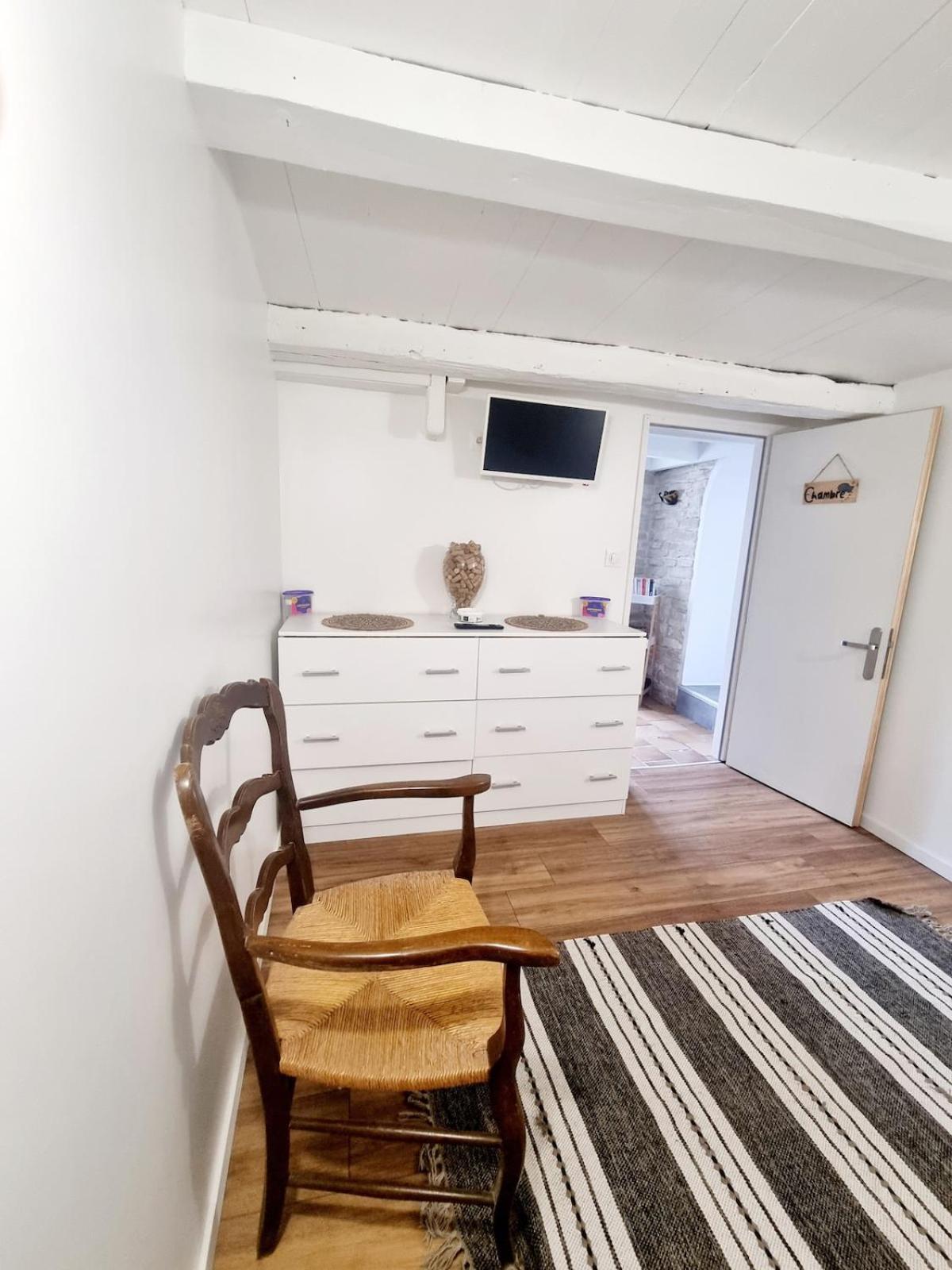 Jolie Maison Renovee Avec Jardin Holiday home Esnandes